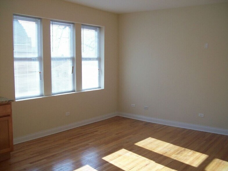 Building Photo - 3007 N Spaulding Ave
