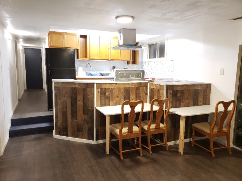 Building Photo - 825 Tilden Ave