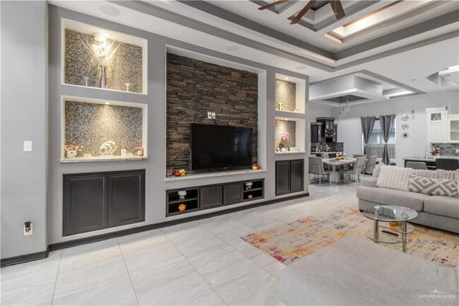 Building Photo - 30 Queens Ave