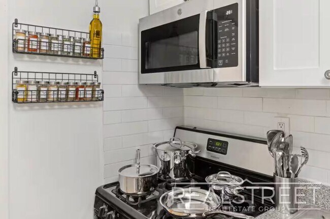 Building Photo - Modern 2BR/2BA in Prime Chinatown | Quick Access to Midtown & Google HQ