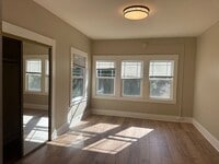 Building Photo - 1019 E 33rd St