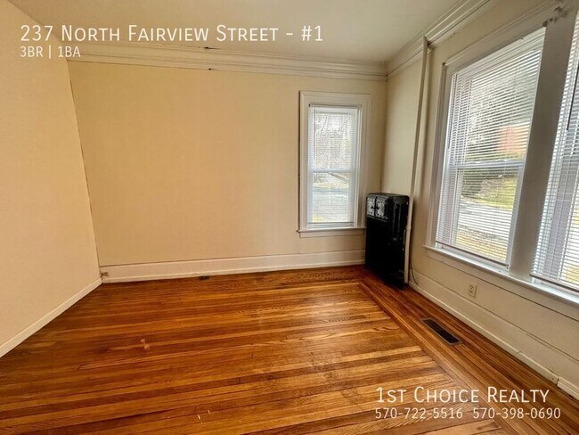 Building Photo - 237 N Fairview St