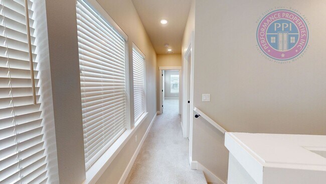 Building Photo - REED'S CROSSING!  Luxury Home, Stylish Amenities, Central Air-Conditioning, Close To Nike & Intel