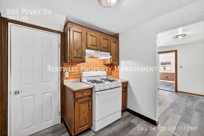 Building Photo - 806 Penny Dr