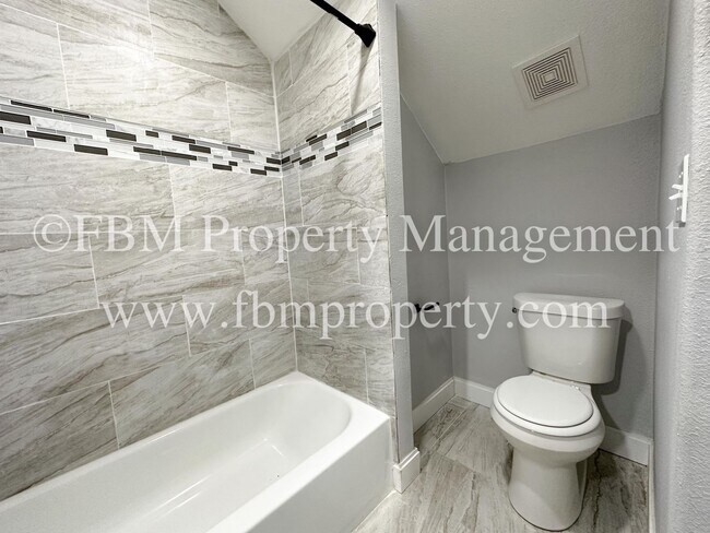 Building Photo - 518 N 26th St