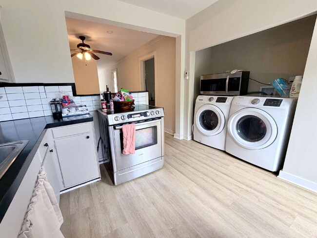 Building Photo - "Spacious 2-Bed, 2-Bath Oasis in Lake Worth Beach - Your Perfect Retreat Awaits!"