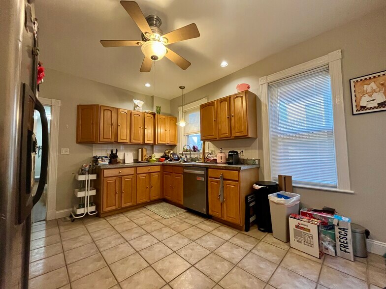 Building Photo - 83 Wensley St