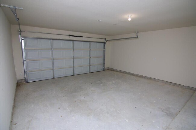 Building Photo - 12039 Clifton Oaks Dr