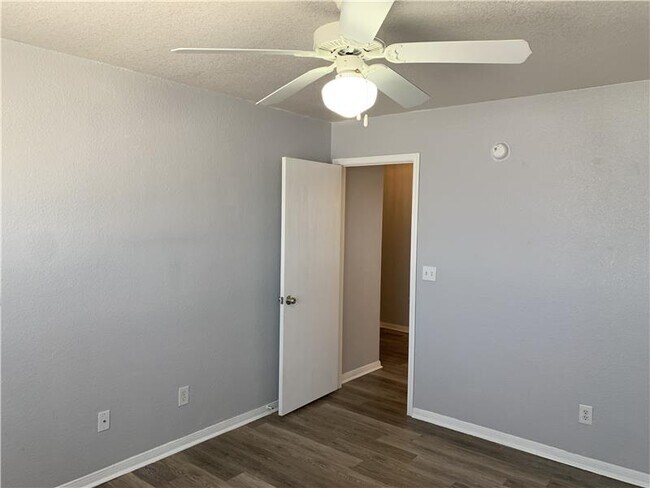 Building Photo - 2807 Cantabrian Dr