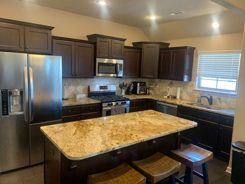 Building Photo - 1630 Abbey Ln