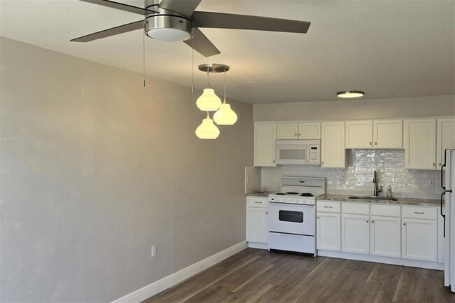 Building Photo - 4356 Tahitian Gardens Cir