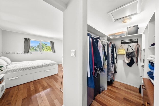 Building Photo - 1674 Bay Rd