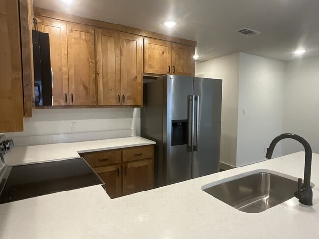 Building Photo - 533 Bradburn Rd