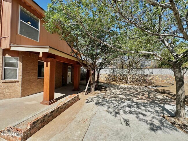 Building Photo - 12277 Red Sun Dr