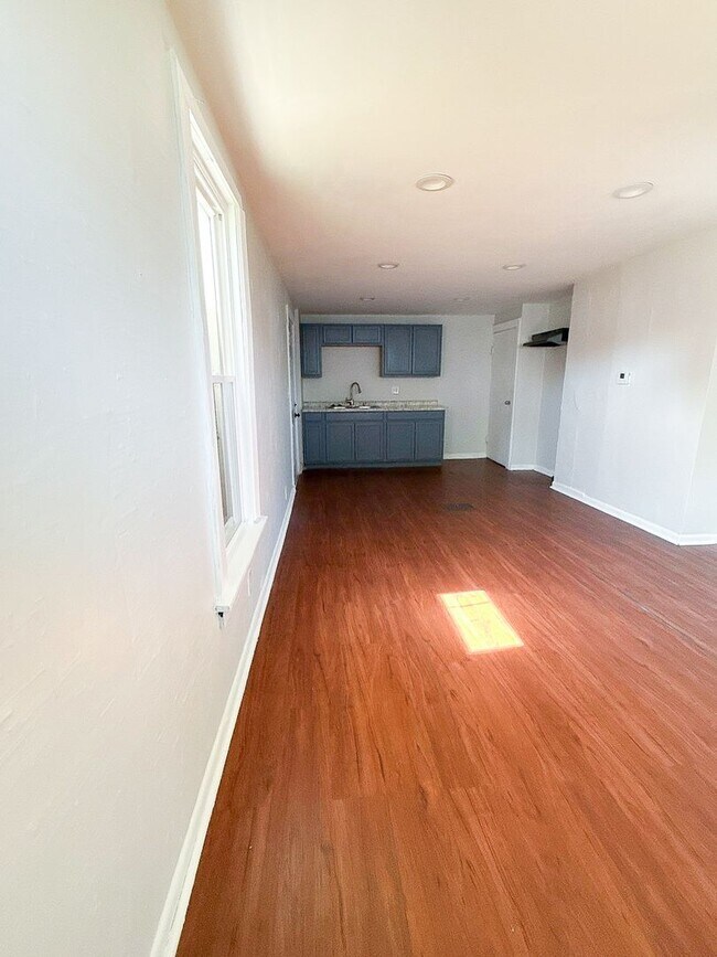 Building Photo - Move-In Ready 3 Bedroom Home w/ Fresh Pain...
