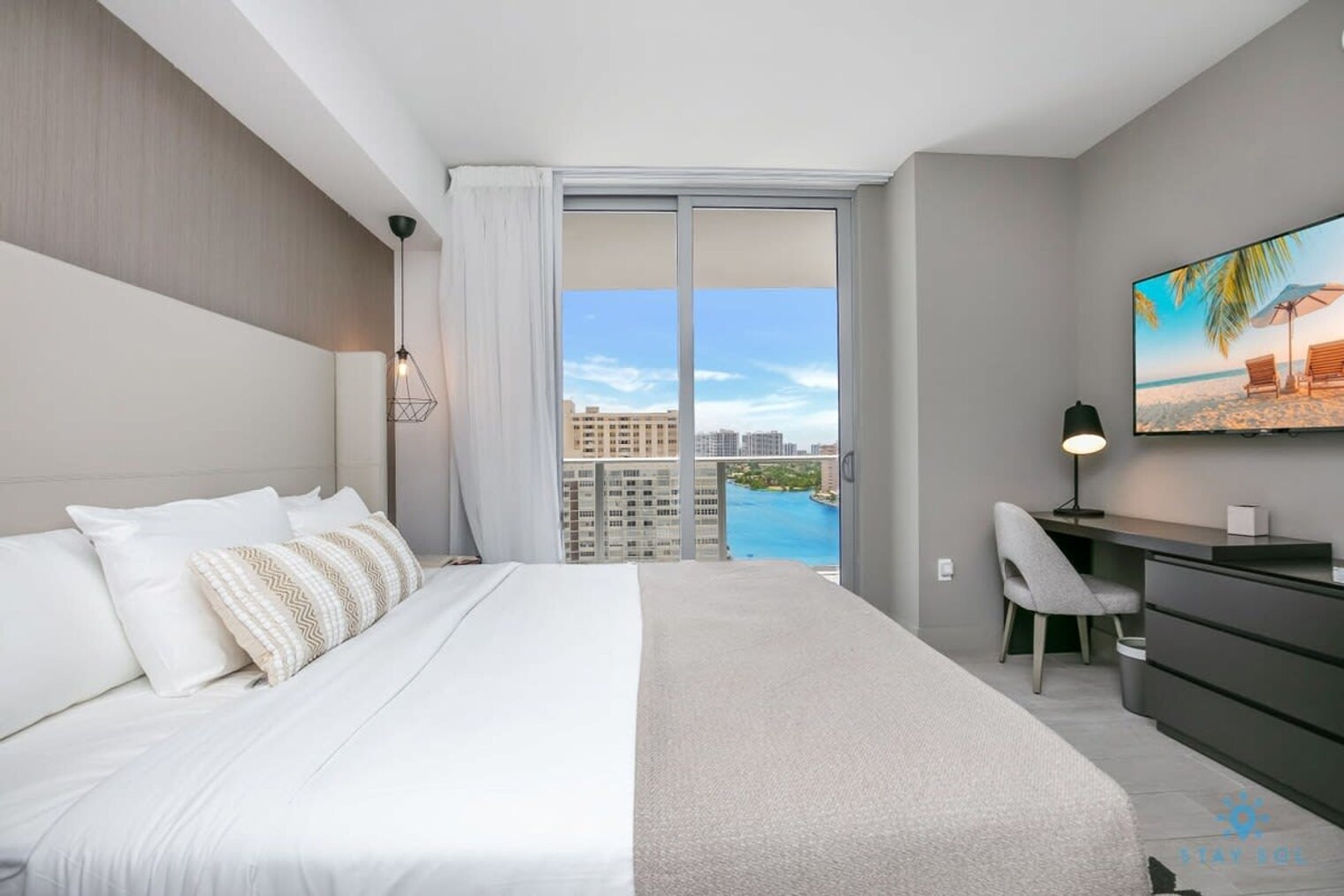 Building Photo - 4010 S Ocean Dr
