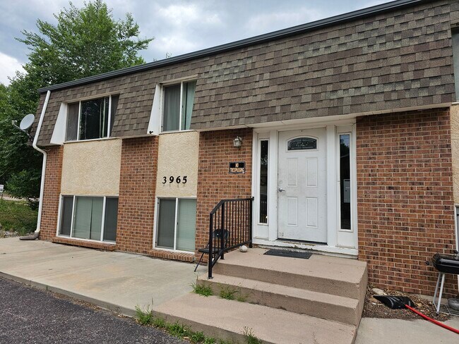 Building Photo - 3965 Stonedike Dr