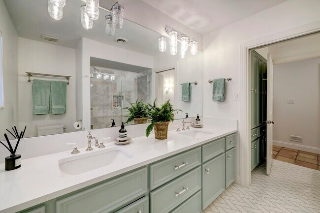 Building Photo - 6159 Doliver Dr