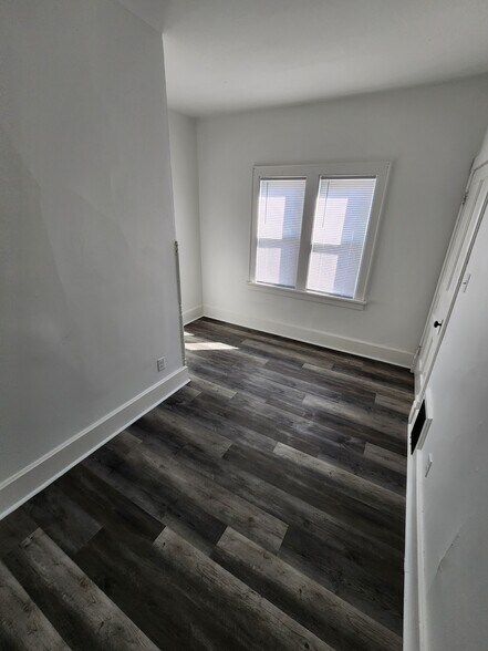 Building Photo - 1513 S 63rd St