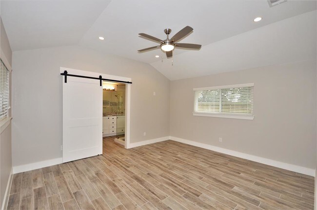 Building Photo - 3515 Linwood St