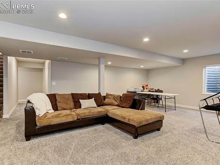 Building Photo - 6512 Tillamook Dr
