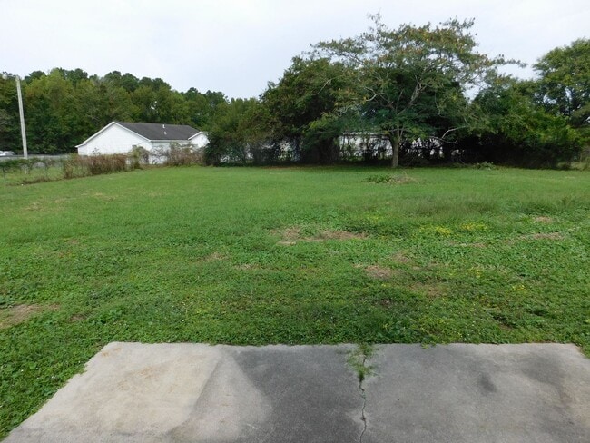 Building Photo - 210 Rivershore Dr