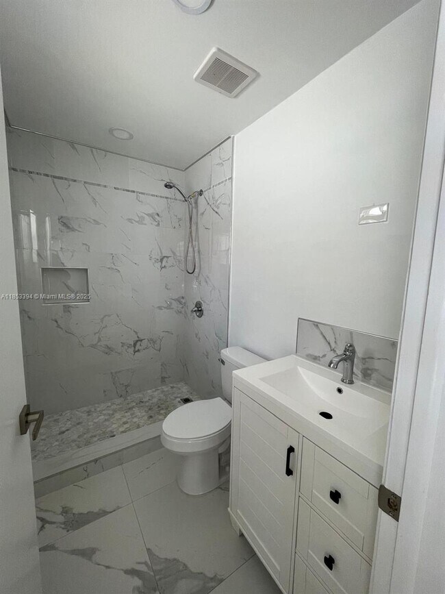 Building Photo - 2682 W 74th Terrace