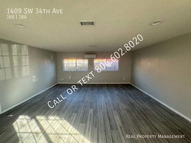 Building Photo - Spacious 3 bed 2 bath home with easy acces...