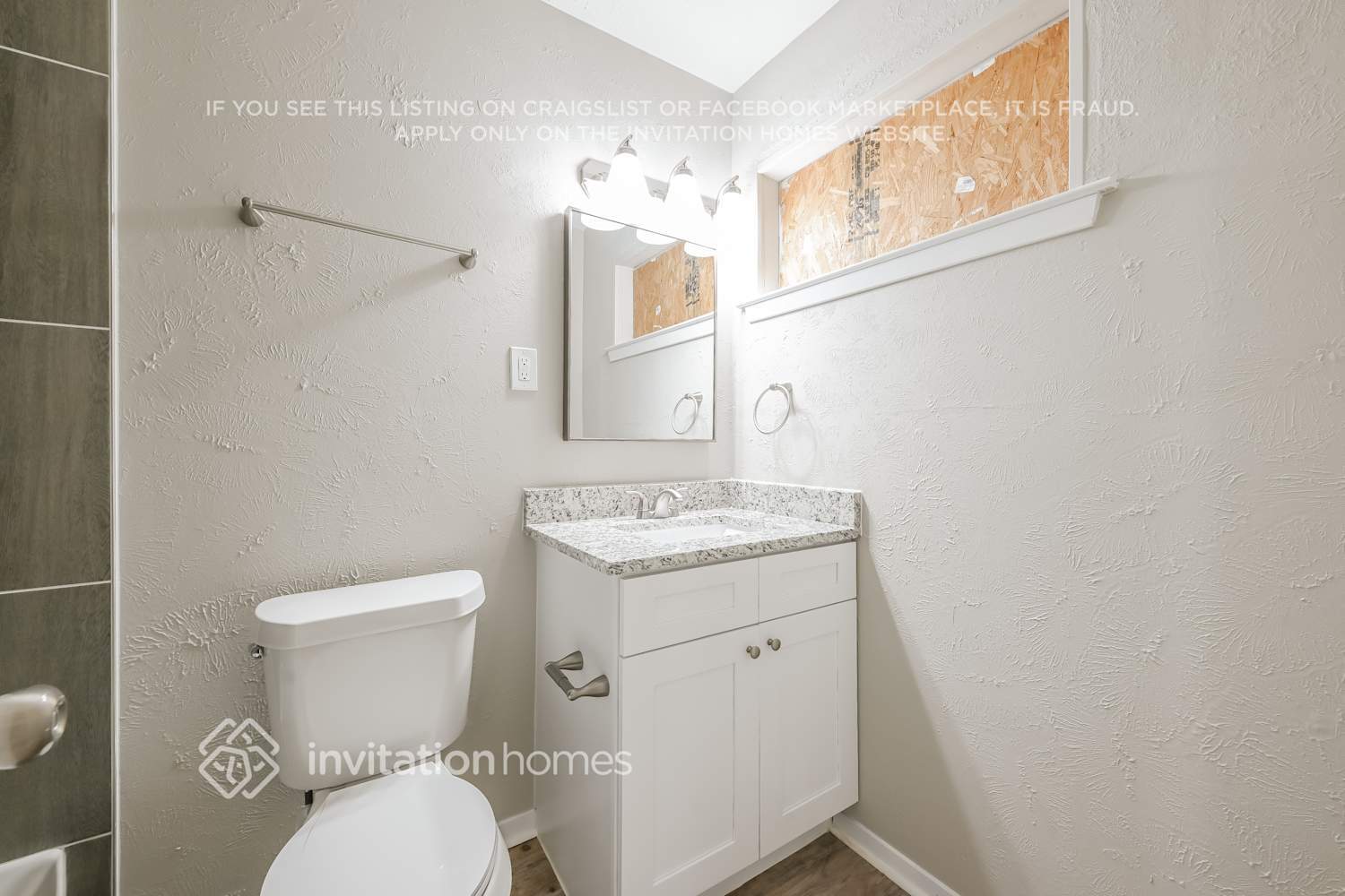 Building Photo - 3004 Albany Dr