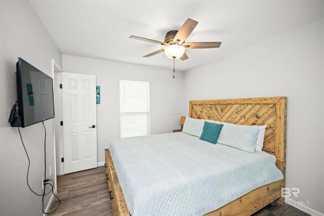 Building Photo - 979 W Lagoon Ave