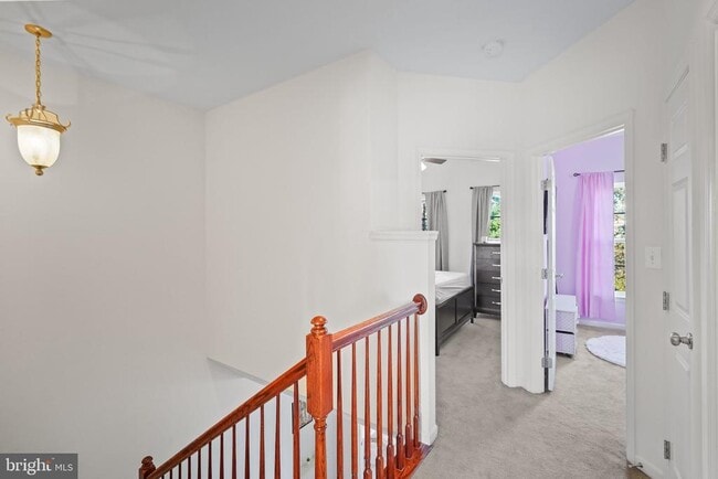 Building Photo - 12 Popes Creek Ln