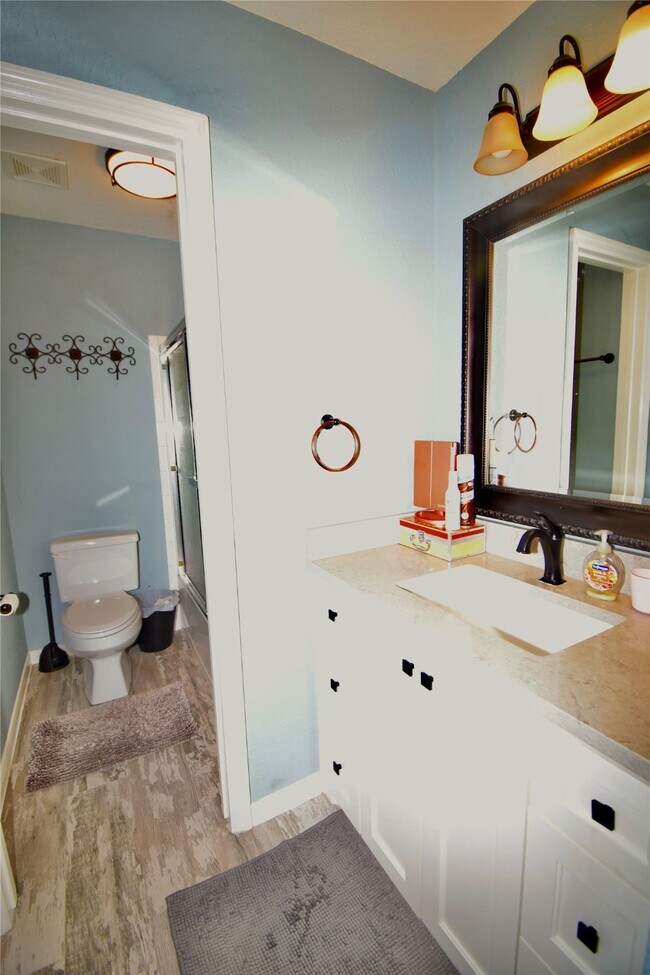 Building Photo - 10403 Village Lake Dr