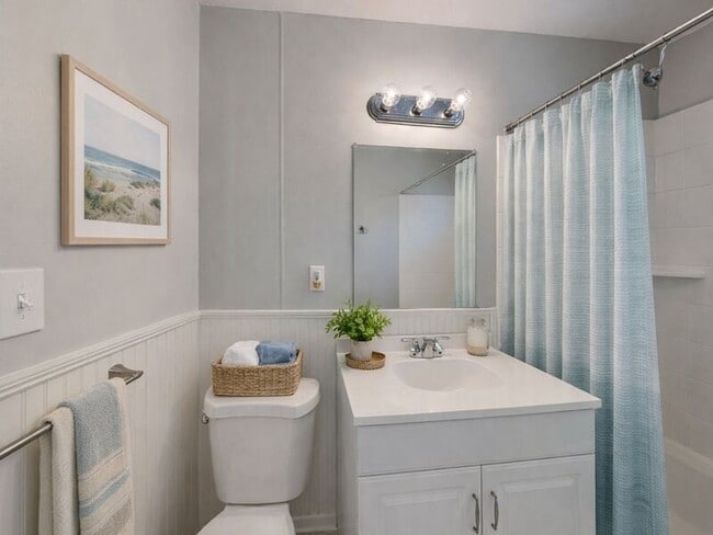 Building Photo - 6104 E 148th St