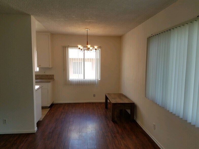 Primary Photo - 1610 Barry Ave