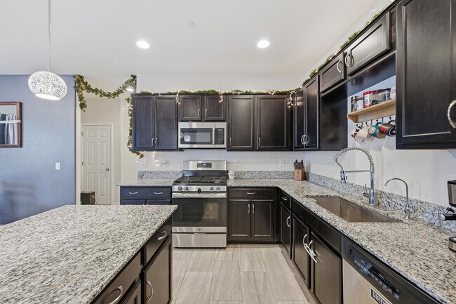 Building Photo - 21359 W Alvarado Rd