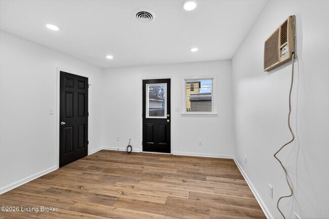 Building Photo - 508 Lilly Ave