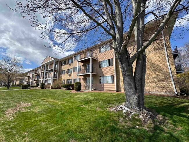 Building Photo - 377 Huse Rd