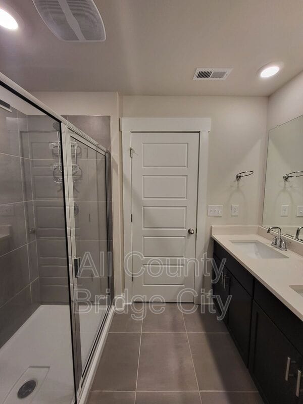 Building Photo - 66 Galley Ln