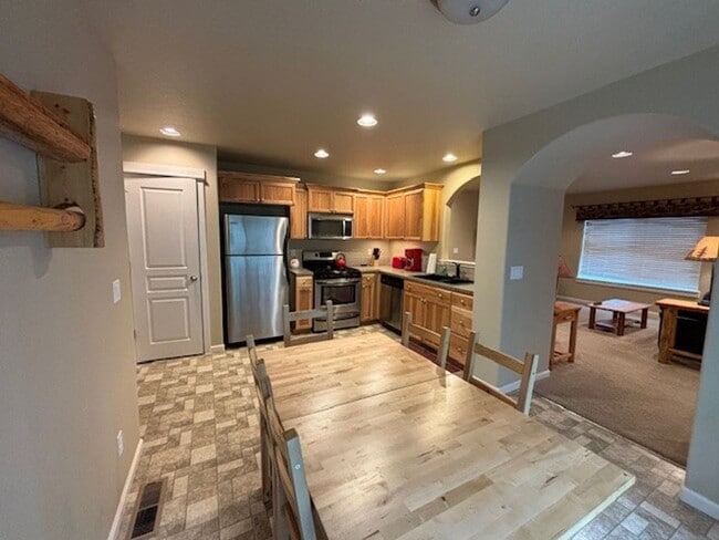 Building Photo - 16586 Daisy Pl