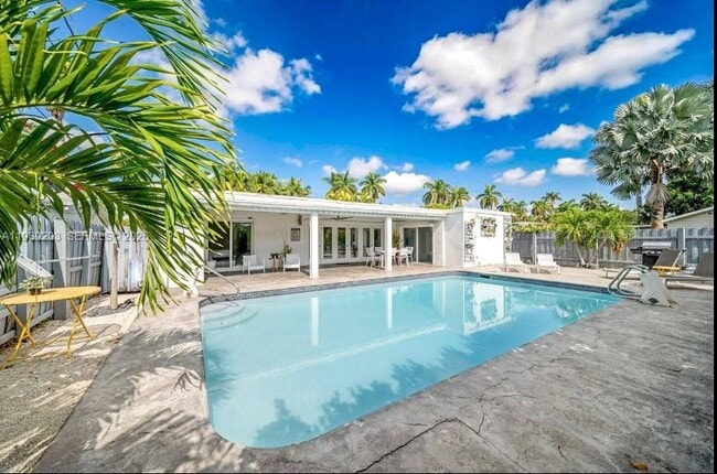 Building Photo - 909 N 13th Ct