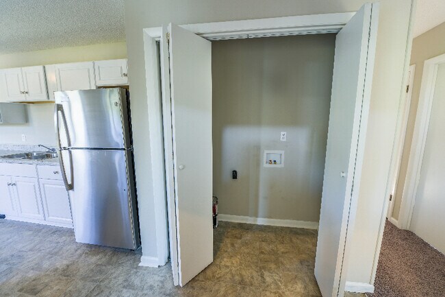 Building Photo - 7117 Tollhouse Dr