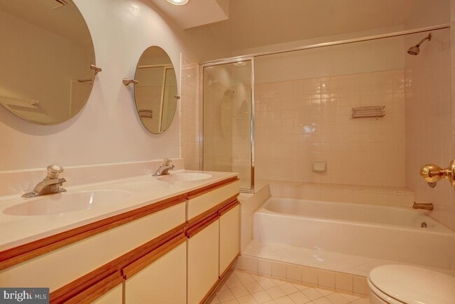 Building Photo - 3301 Sir Thomas Dr