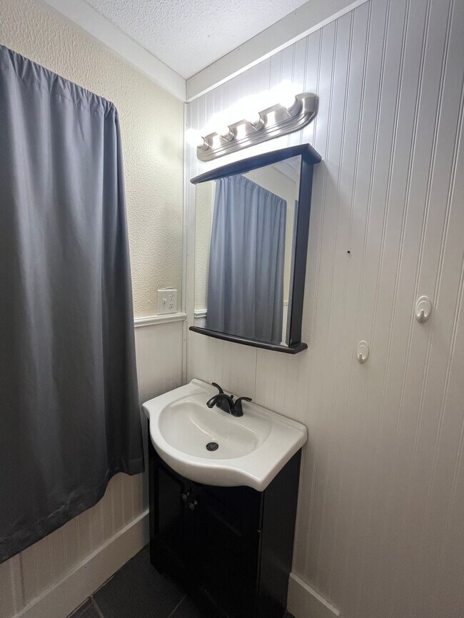 Building Photo - 12 Madison St