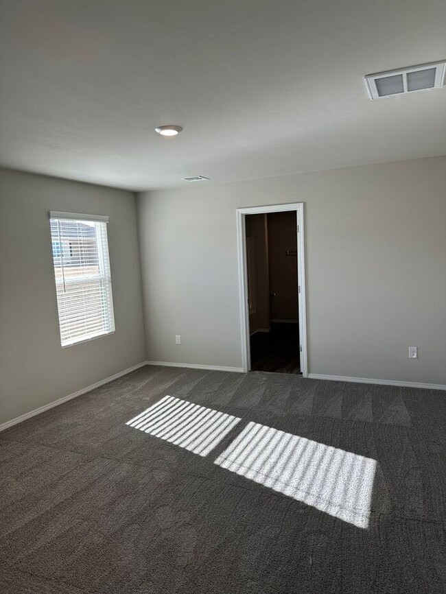 Building Photo - New Year's Promotion! NEW Three Bedroom | ...