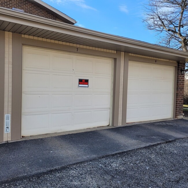Building Photo - 803 Garden Cir