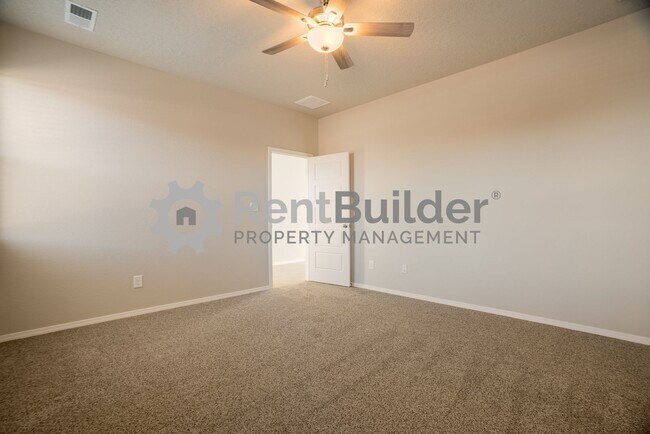 Building Photo - Lease Pending - Please apply at your own d...