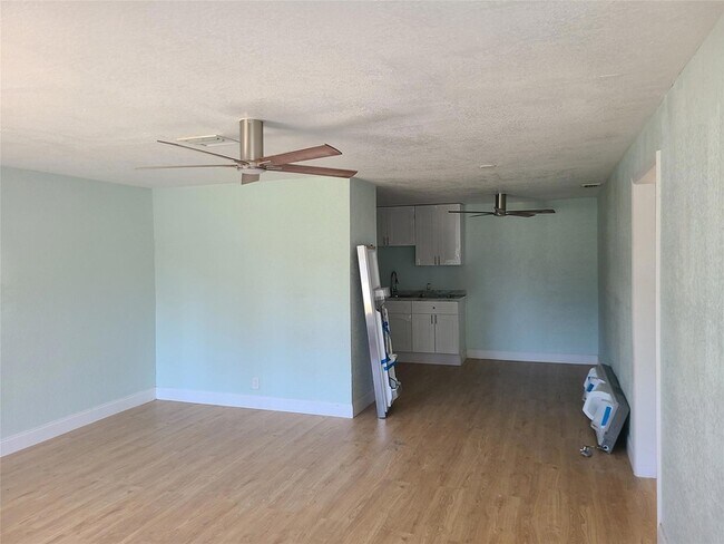 Building Photo - 1910 NW 60th Ave