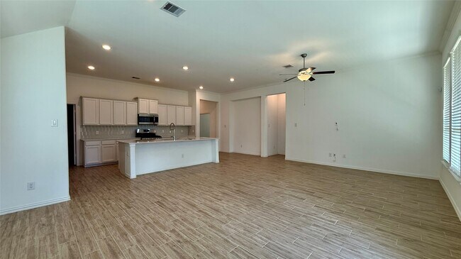 Building Photo - 13018 Hydeland Dr