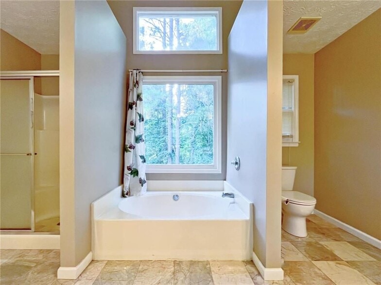 Building Photo - 3060 Oak Meadow Dr