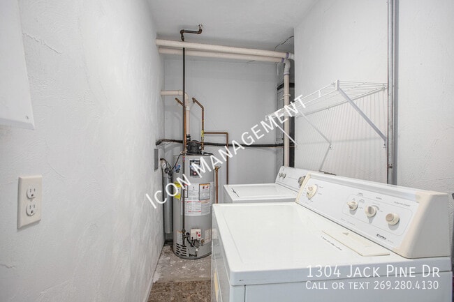Building Photo - 1304 Jack Pine Way